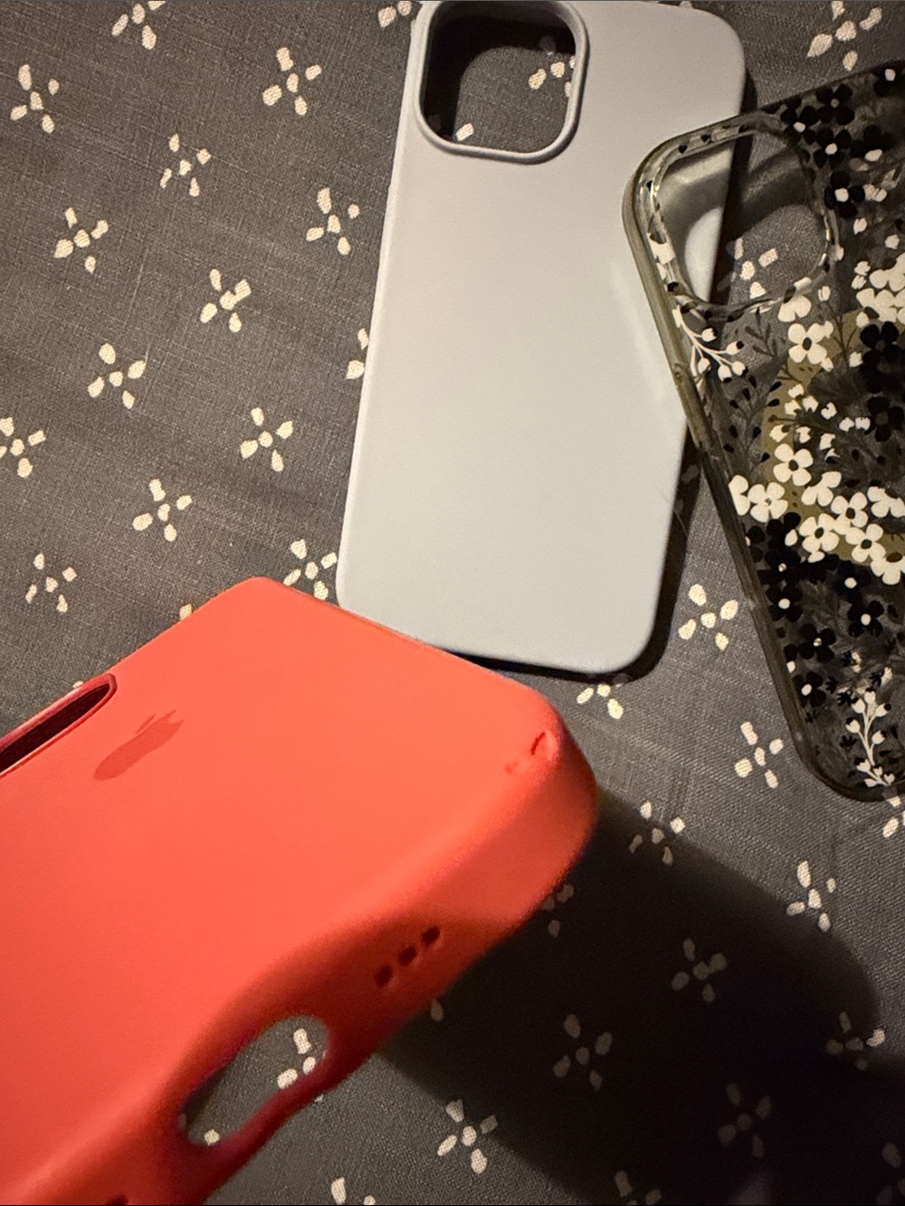 Bundle (3x) of iPhone 13 Cases - Picture 4 of 4